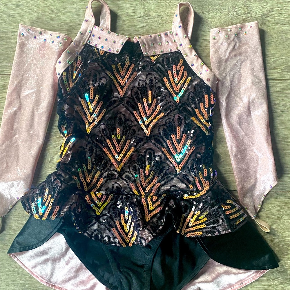 Girls black/pink dance costume IC size 5-6.